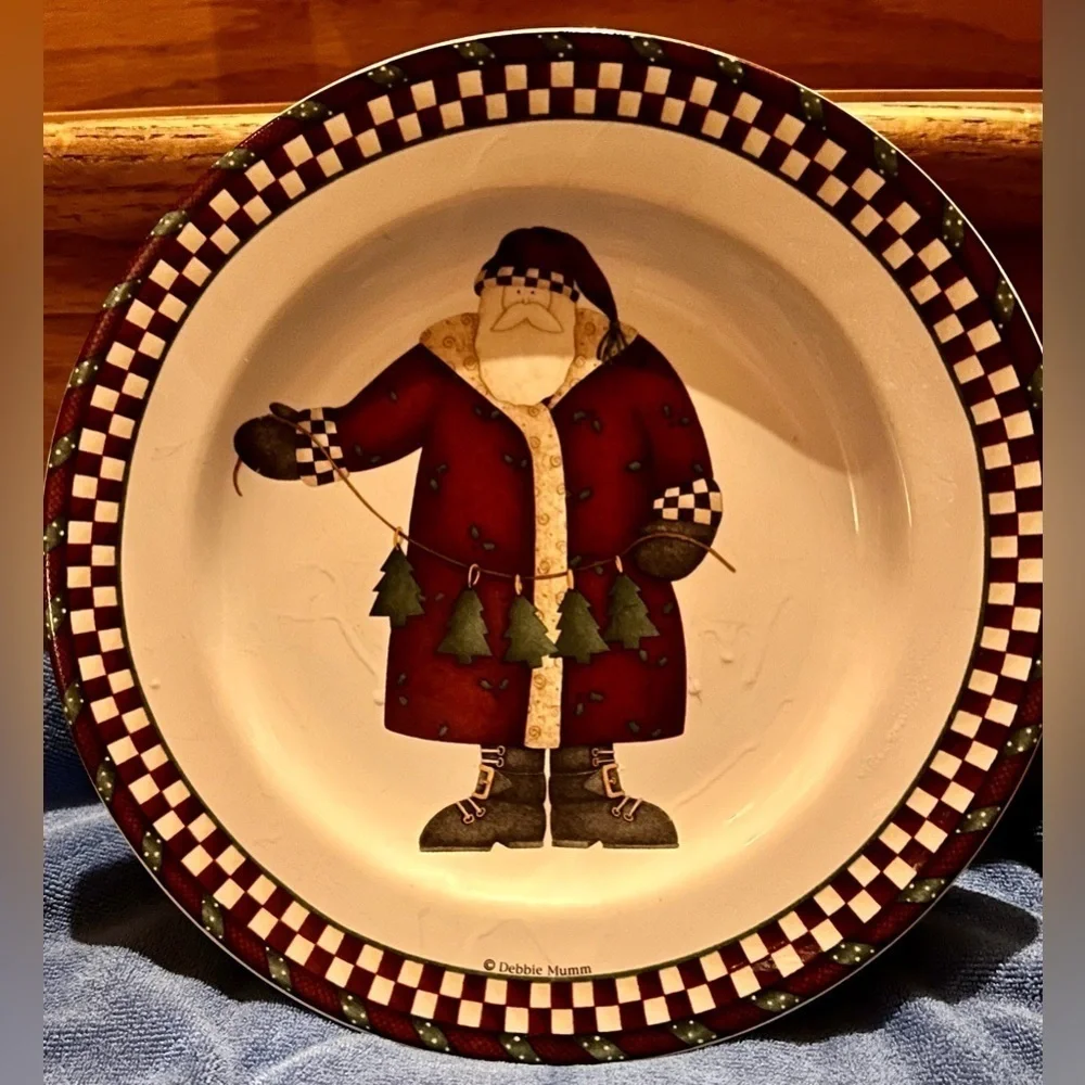 Vintage 2001 Debbie Mumm Santa's Spirit Christmas Stoneware Dessert Plates Set 4